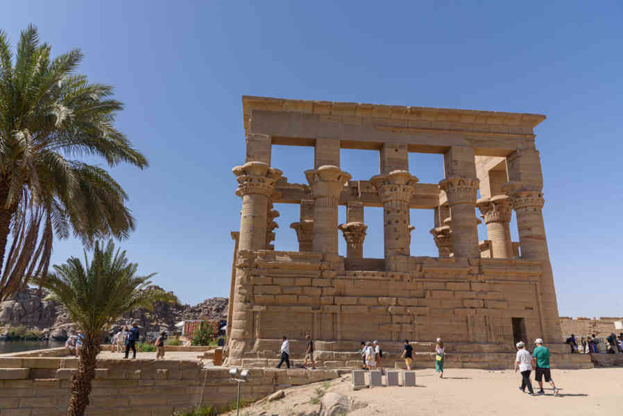 Egipto 201 - Aswan - Templo de Philae - Quiosco de Trajano.jpg